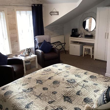 By The Seaside Bed & Breakfast Blackpool Dış mekan fotoğraf