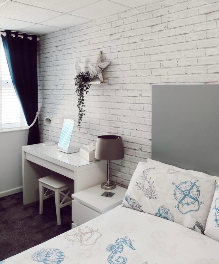 By The Seaside Bed & Breakfast Blackpool Dış mekan fotoğraf