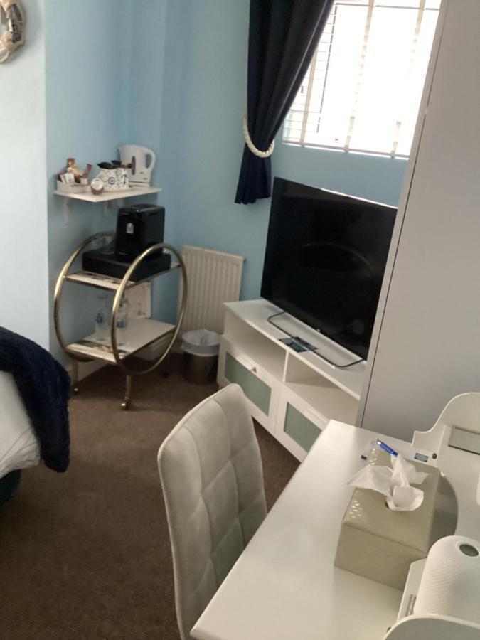 By The Seaside Bed & Breakfast Blackpool Dış mekan fotoğraf