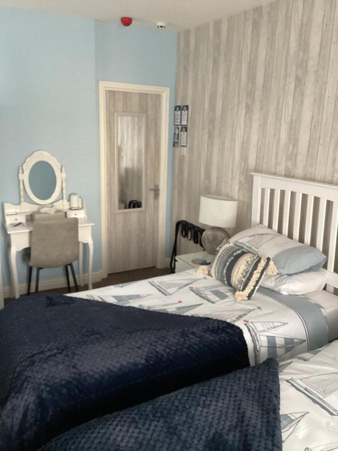 By The Seaside Bed & Breakfast Blackpool Dış mekan fotoğraf
