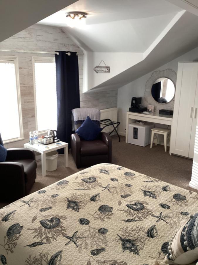 By The Seaside Bed & Breakfast Blackpool Dış mekan fotoğraf