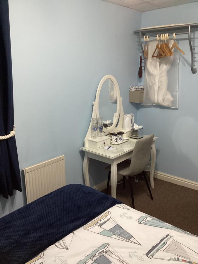 By The Seaside Bed & Breakfast Blackpool Dış mekan fotoğraf